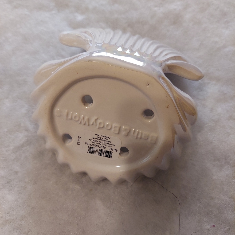 Clam shell soap holder by bath and body works - Picture 3 of 3